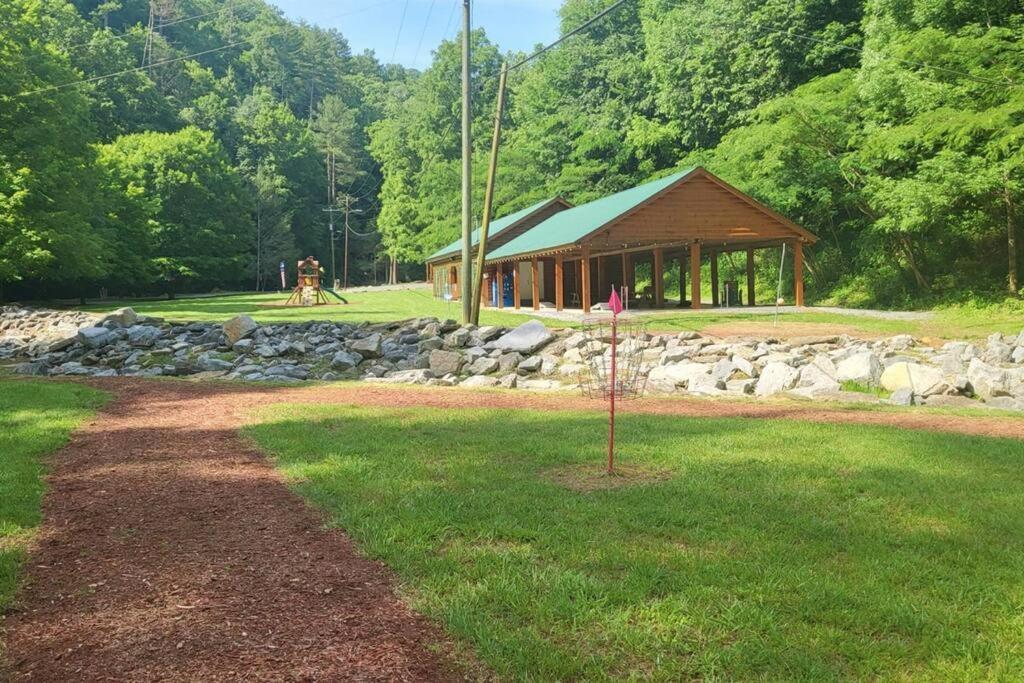 Luxe Retreat - June Sale! - Easy Drive - Xl Swim Spa - Award Winning! Sevierville Exterior photo